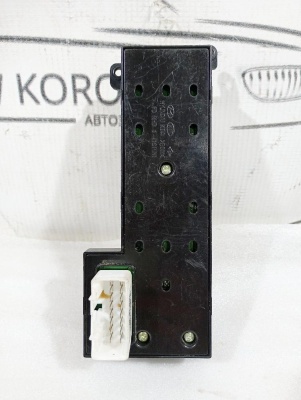 Блок управления стеклоподъемниками Hyundai i30 2007-2012   I30 935702L910