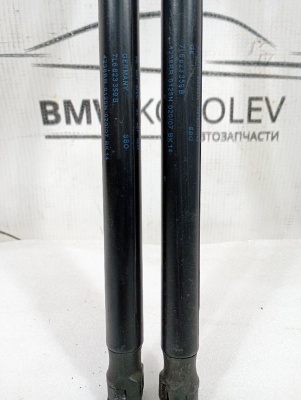 Амортизатор капота (комплект) Touareg 2002-2010    7L6823359B