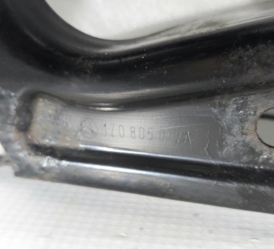 Кронштейн фар правый Octavia (A5 1Z-) 2004-2013    1Z0805072A