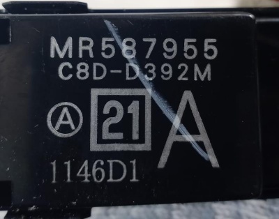 Кнопка стеклоподъемника L200 (KB) MR587955