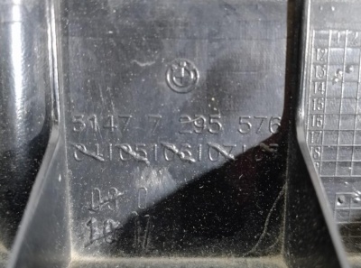 Накладка внутренняя на заднюю панель кузова F31 51477295576