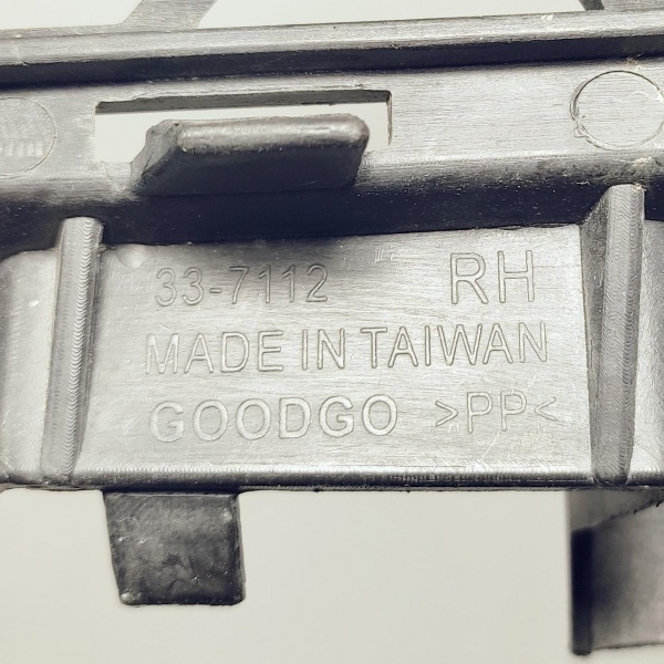 Решетка в бампер правая TAIWAN BMW 3 F30 51118054156