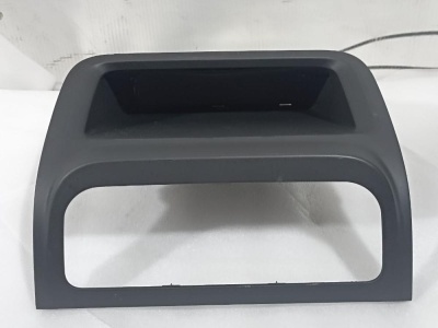Накладка передней панели Volkswagen Golf V Plus 2005-2014    5M0820039E