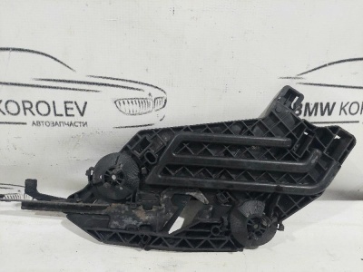 Кронштейн фар правый Octavia (A5 1Z-) 2004-2013 ПОСЛЕ 2009 ГОДА    1Z0941614