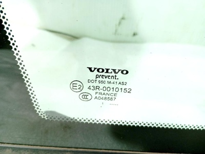 Стекло кузовное глухое левое XC90 2002-2015    31385865
