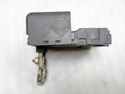 Блок предохранителей TOYOTA RAV 4 (2000-2005) НА АККУМУЛЯТОР  RAV4 8262042030