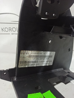  Подлокотник Octavia (A5 1Z-) 2004-2013 КОЖА  1Z0864207EASP