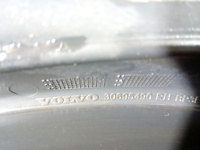 Накладка заднего крыла правого XC90 2002-2015    30794164