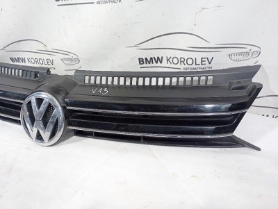 Решётка радиатора, "Чёрный satinschwarz" Golf Plus 2005-2014    5M0853653L9B9