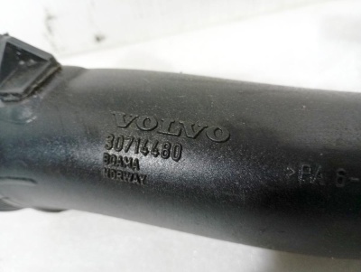 Патрубок интеркулера XC90 2002-2015 2.4TD    30714480