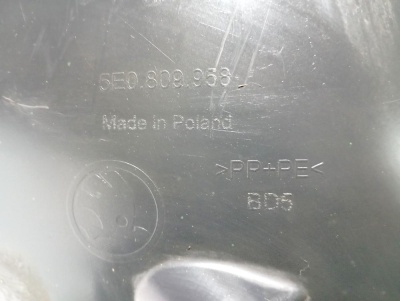 Локер (подкрылок) передний правый SKODA OCTAVIA (A7) 2013-2020    5E0809958D