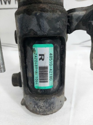 Амортизатор передний правый RAV 4 2006-2013  48510-80284