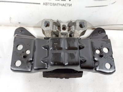 Опора КПП левая Octavia (A7) 2013-2020    5Q0199555S 