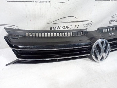 Решётка радиатора, "Чёрный satinschwarz" Golf Plus 2005-2014    5M0853653L9B9