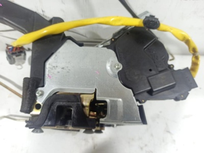 Замок двери передней левой TOYOTA RAV 4 2000-2005  6932042350 RAV4 6932042350
