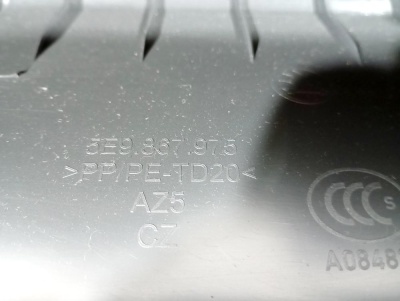Обшивка двери багажника Octavia (A7) 2013-2020 НИЖНЯЯ УНИВЕРСАЛ    5E98679759B9
