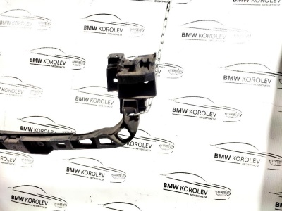 Кронштейн заднего бампера ценральный VW Golf VI (2008-2013)  5K6807863