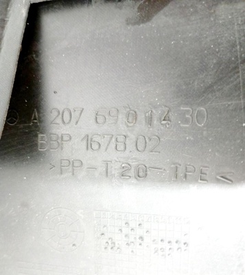 Пoдкрылок зад.часть Mеrcеdеs E-Сlass W207 пeрeдний пpaвый    A2076901430